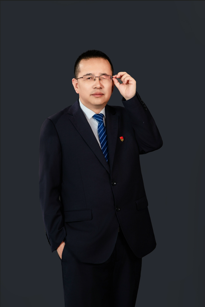 格桑罗布（党委委员、副总经理）
